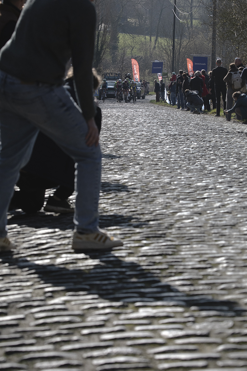 Kuurne Brussel Kuurne 2025 - Fans lean into the road to catch the first glimpse of riders as they tackle the climb of Mont St-Laurent