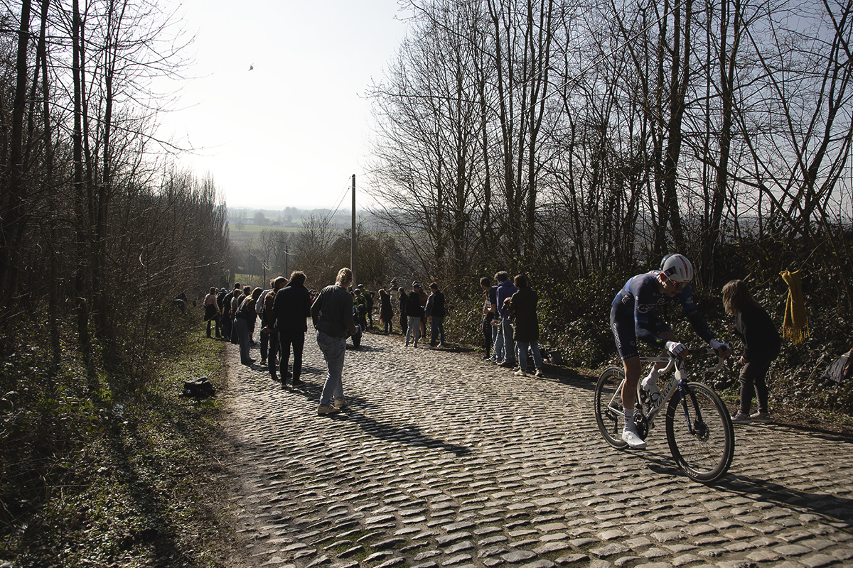 Kuurne Brussel Kuurne 2025 - Lewis Askey of Groupama - FDJ climbs on the cobbles as fans cheer him on