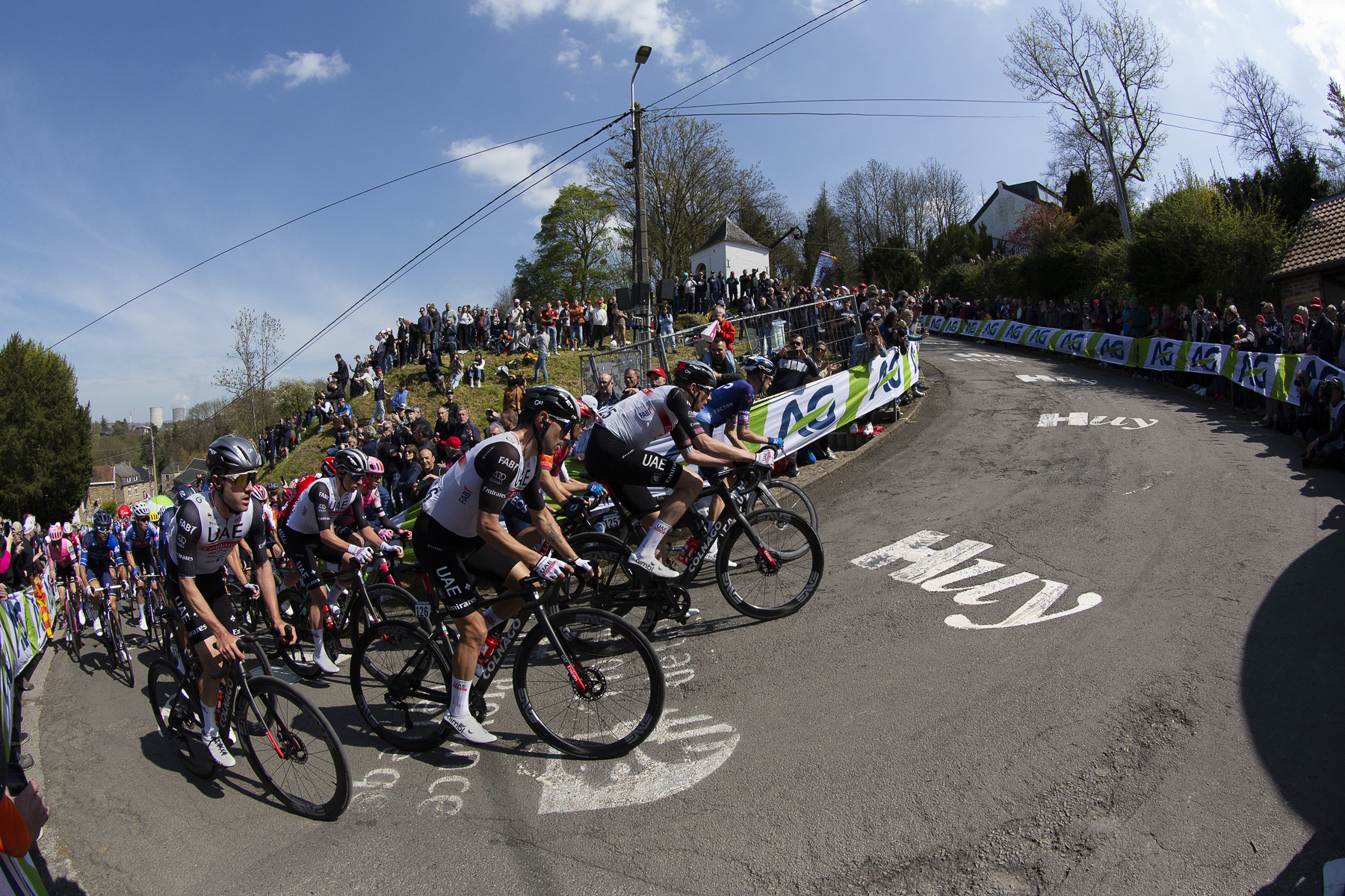 La Flèche Wallonne 2023 - Team UAE Emirates lead the race up the Mur de Huy