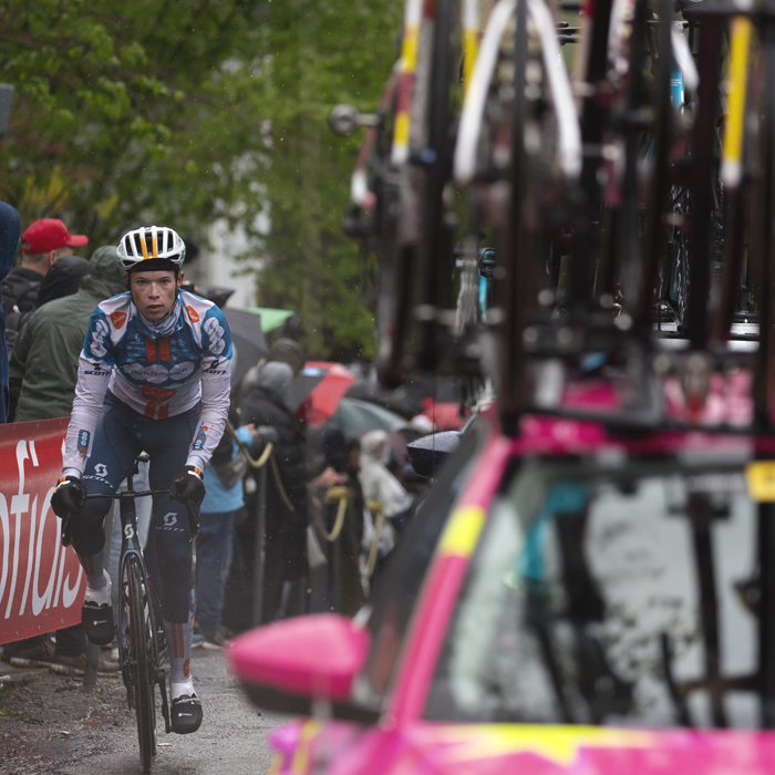 La Flèche Wallonne 2024 - Enzo Leijnse of Team dsm-firmenich PostNL makes his way through the cars