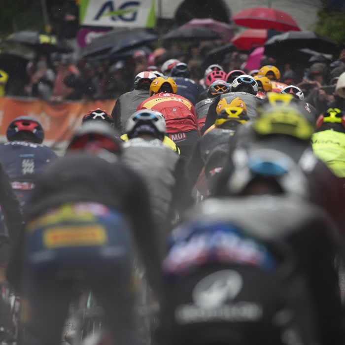 La Flèche Wallonne 2024 - The back of the race on the Mur de Huy is lined with fans holding umbrellas