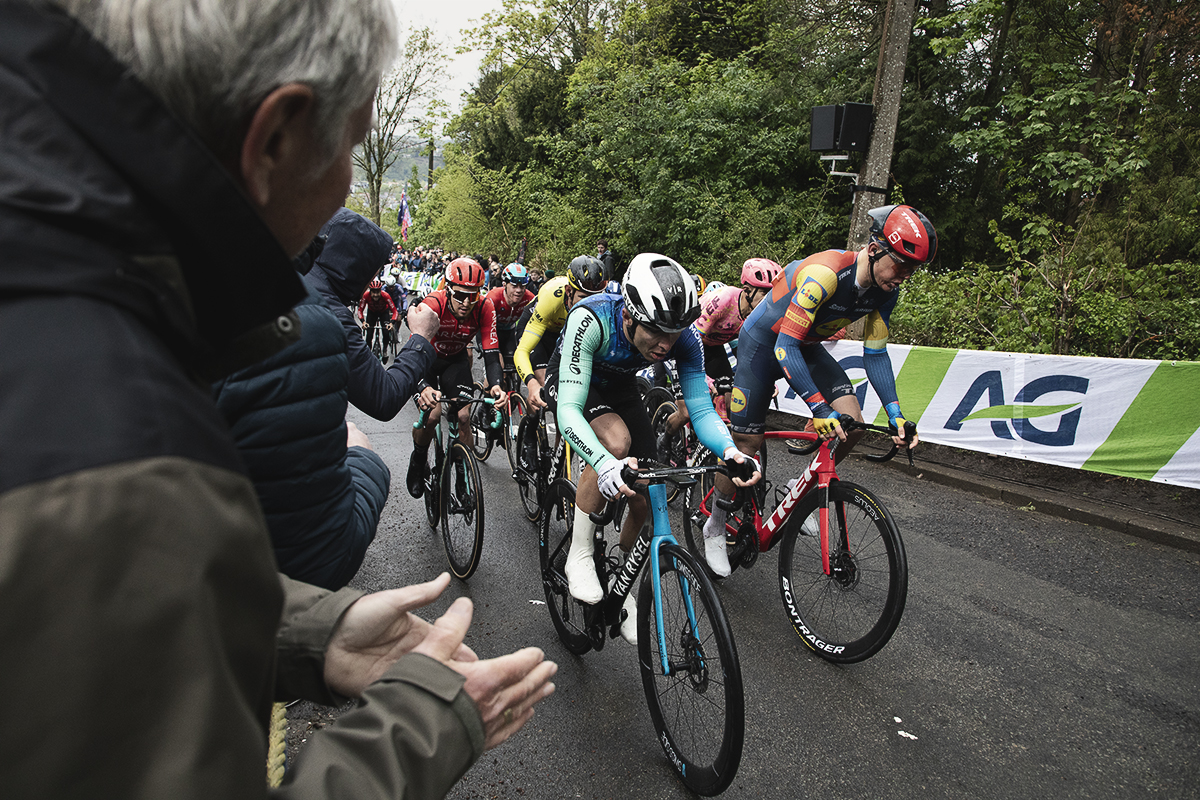 La Flèche Wallonne 2024 - The favourites are urged on by fans as they make their final attacks on the Mur de Huy