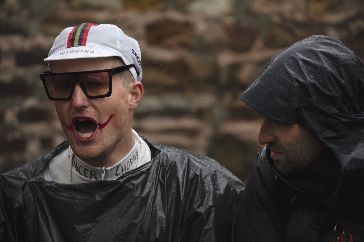 La Flèche Wallonne 2025 - A individual fan gives enthusiastic support