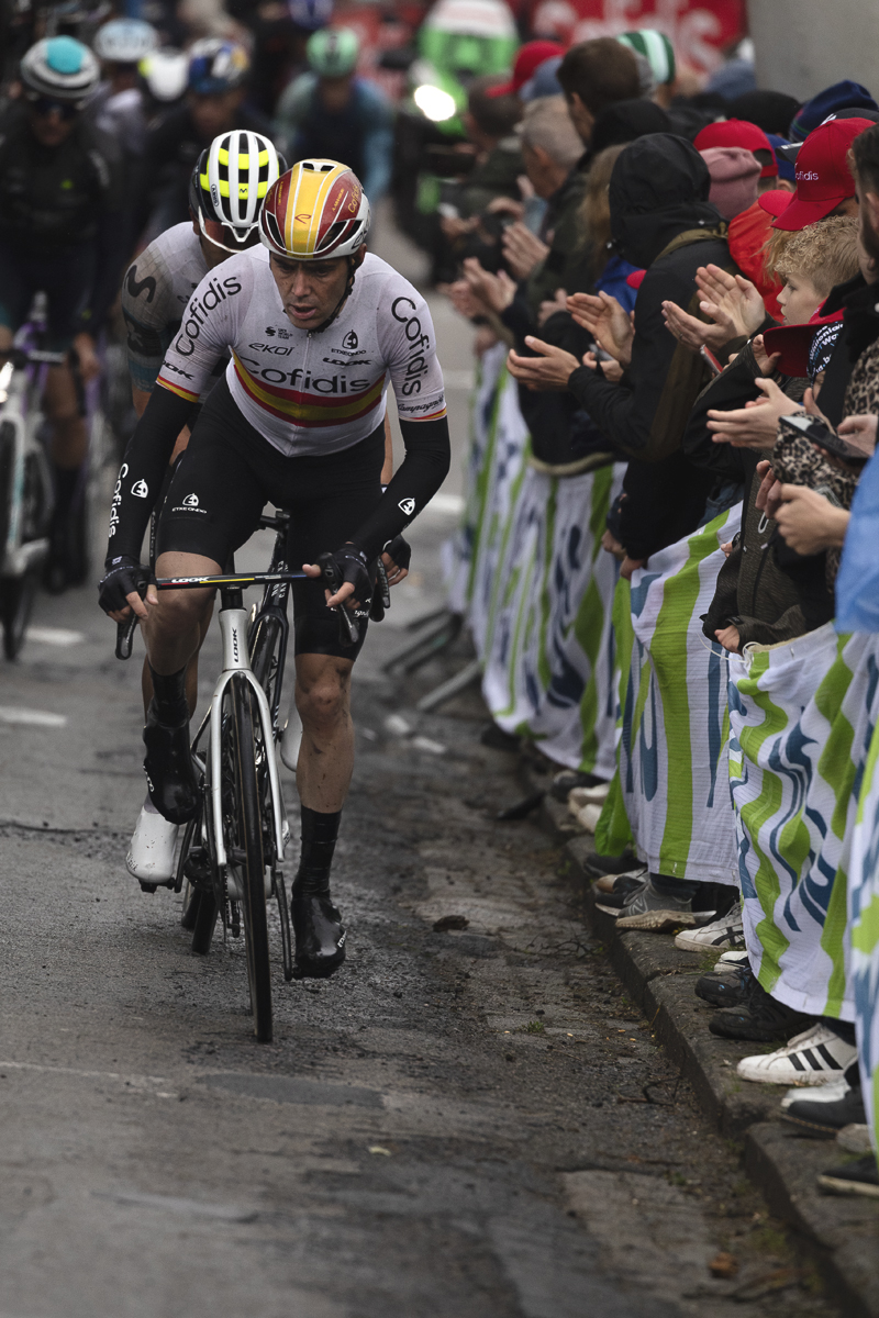 La Flèche Wallonne 2025 - Alex Aranburu wearing the Spanish Champion’s jersey on the climb