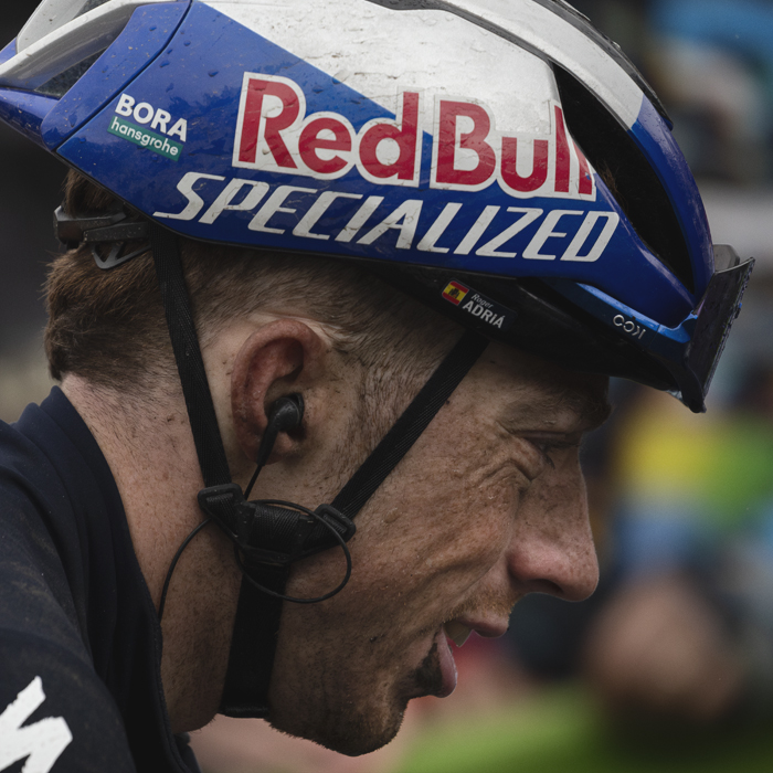 La Flèche Wallonne 2025 - A close up of Roger Adrià, face wet and dirty due to the weather conditions
