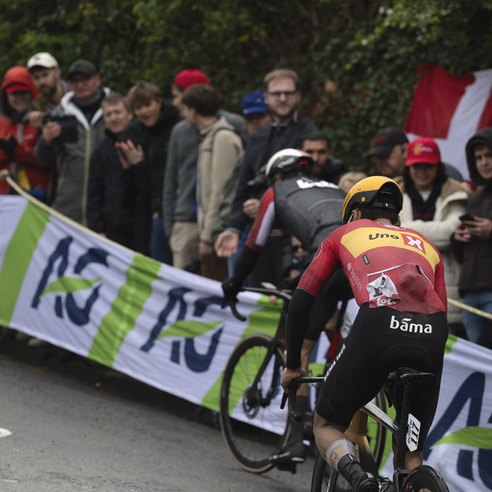 La Flèche Wallonne 2025 - Sakarias Koller Løland & Jonas Gregaard are watched by supporters on the climb