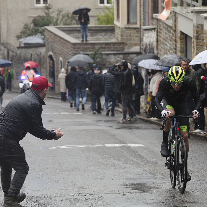 La Flèche Wallonne 2025 - Leander Van Hautegem is encouraged by a fan on the Mur de Huy