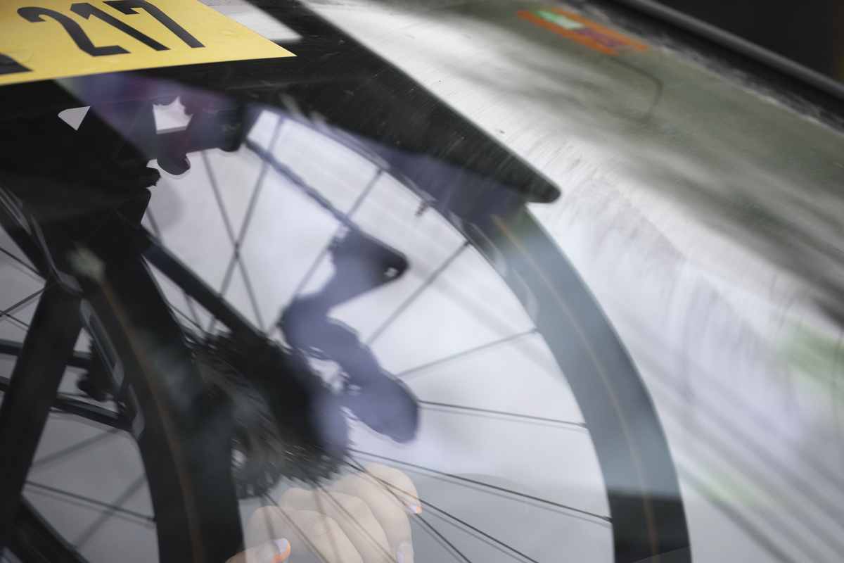 La Flèche Wallonne Femmes 2025 - Wheels are reflected in the windscreen of a race car