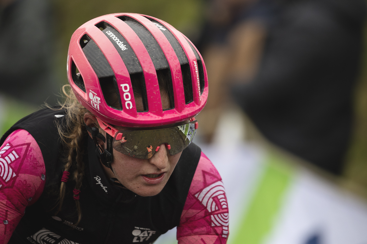 La Flèche Wallonne Femmes 2025 - A close up of Cédrine Kerbaol as she tackles the climb