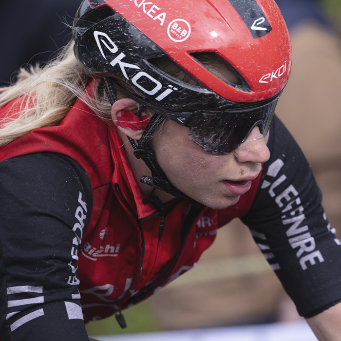 La Flèche Wallonne Femmes 2025 - A close up of Maaike Coljé on the climb