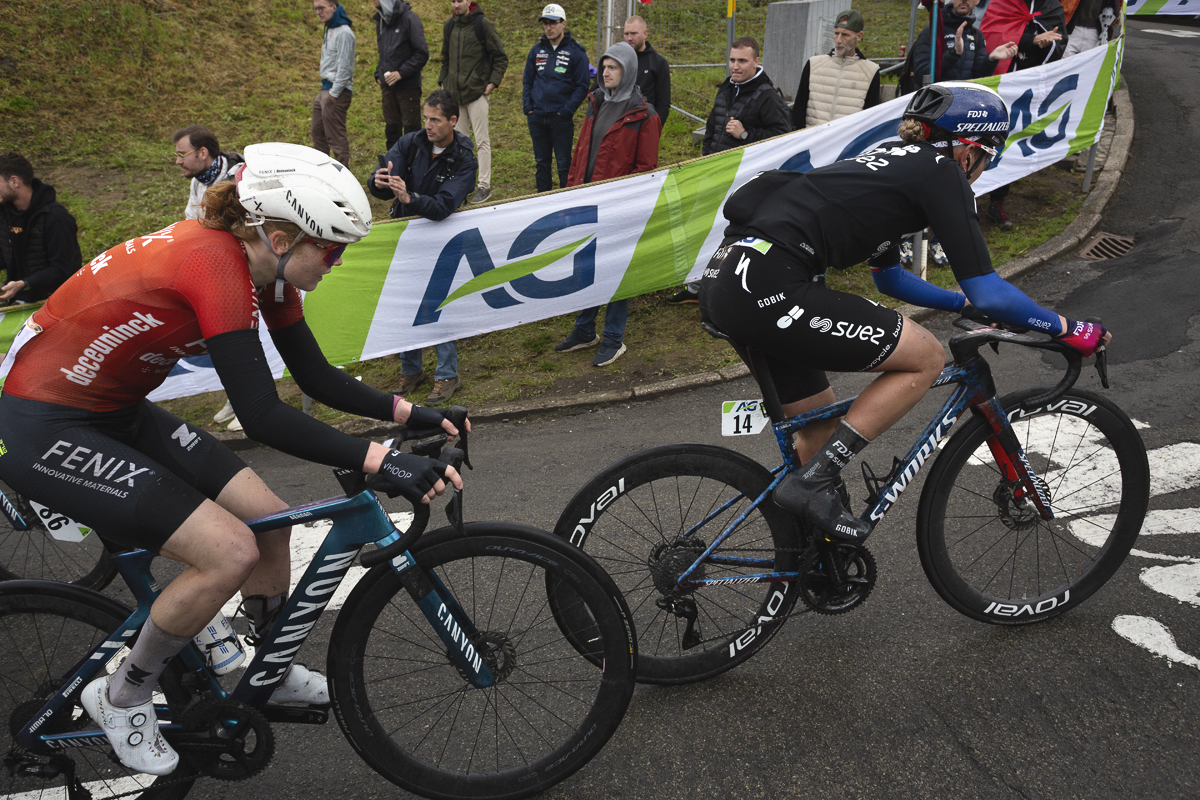 La Flèche Wallonne Femmes 2025 - Puck Pieterse & Juliette Labous are encouraged by fans on the steep gradients of the Mur de Huy