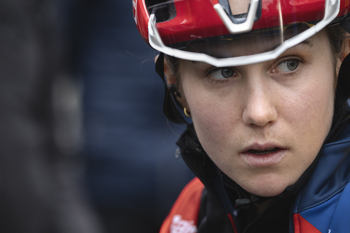 La Flèche Wallonne Femmes 2025 - Niamh Fisher-Black prepares for the race
