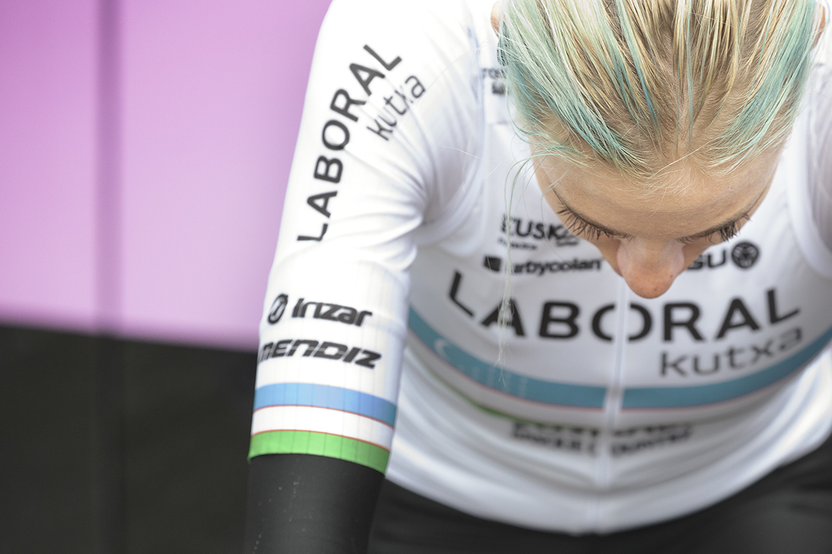 La Flèche Wallonne Femmes 2025 - Yanina Kuskova warms up before the race