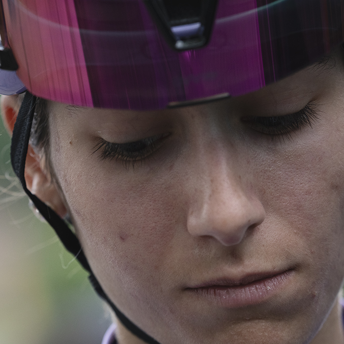 La Flèche Wallonne Femmes 2025 - Yuliia Biriukova looks downwards as she gets ready to compete