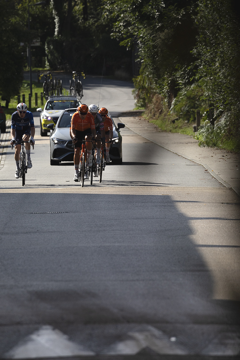 Bretagne Classic - Ouest-France 2025 - The breakaway approaches in Kernascléden