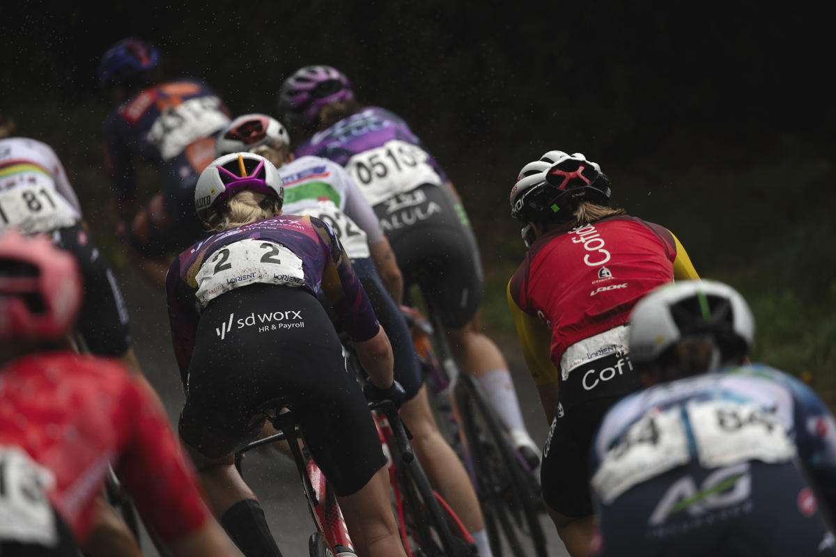 Classic Lorient Agglomération - Ceratizit 2025 - A rear view of riders at Le Temple