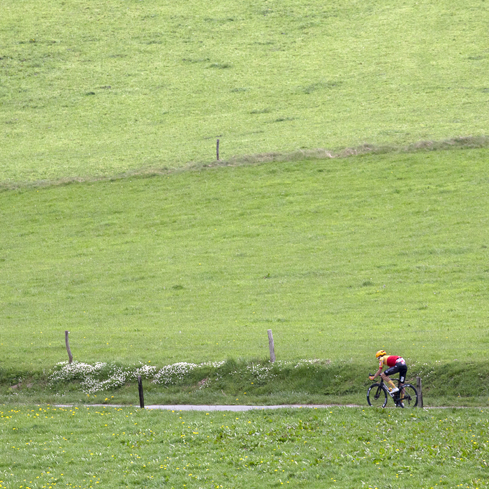 Liège-Bastogne-Liège 2023 - A rider is highlighted against the fields