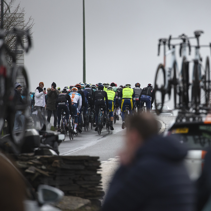 Liège-Bastogne-Liège 2024 - Riders framed by the convoy of team cars at Baraque Fraiture
