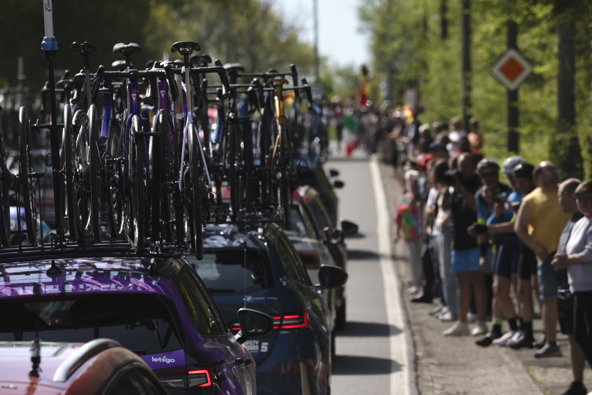 Liege Bastogne Liege 2025 - The race convoy makes its way up the Côte des Forges