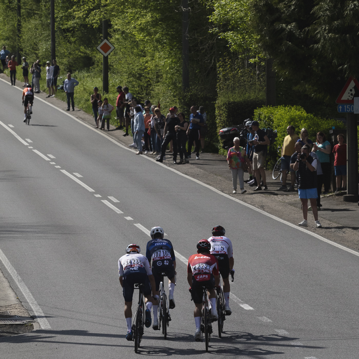 Liege Bastogne Liege 2025 - Riders reach the bottom of the long climb at Côte des Forges