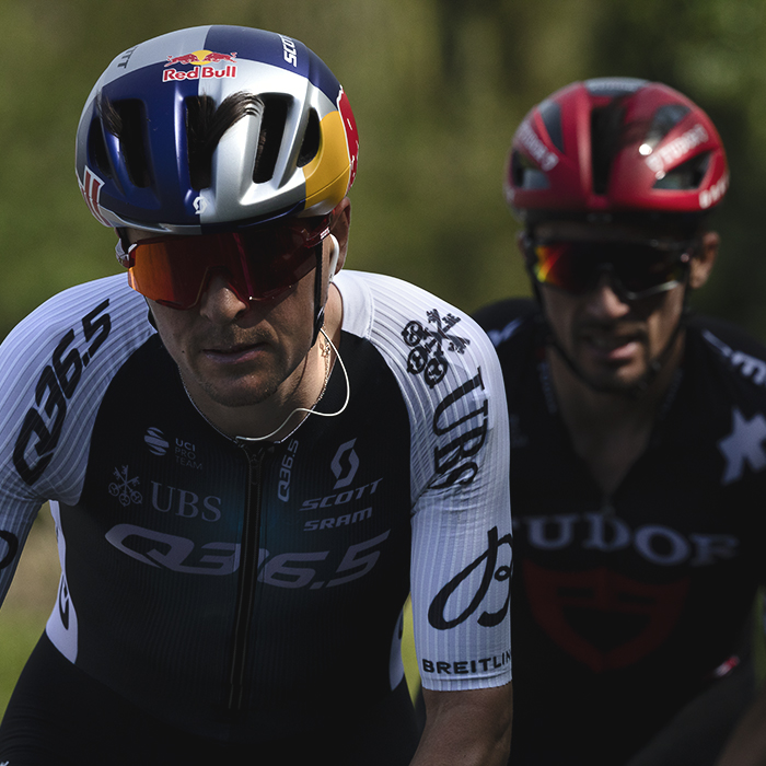 Liege Bastogne Liege 2025 - Tom Pidcock tackles the climb of Côte des Forges