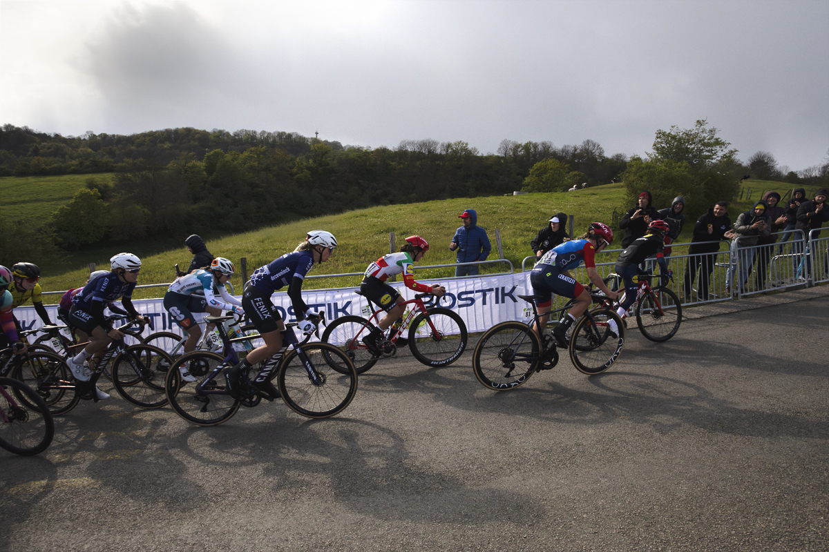 Liège-Bastogne-Liège Femmes 2024 - Fans applauded by fans on the Côte de la Redoute