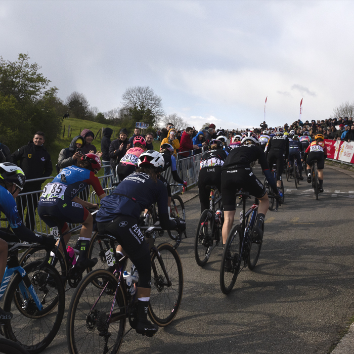 Liège-Bastogne-Liège Femmes 2024 - Côte de la Redoute, lined with fans as the riders pass through