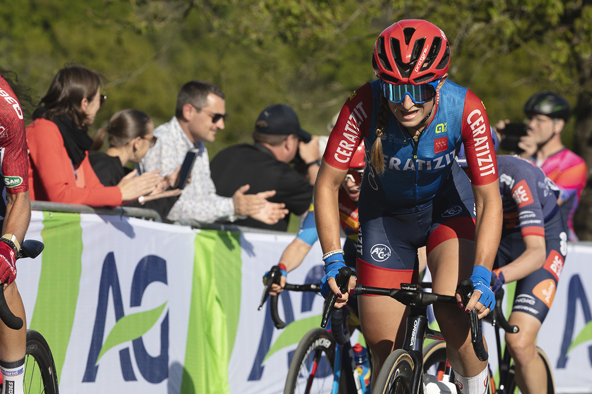 Liège Bastogne Liège Femmes 2025 - The efforts shows on Dilyxine Miermont’s face during the climb