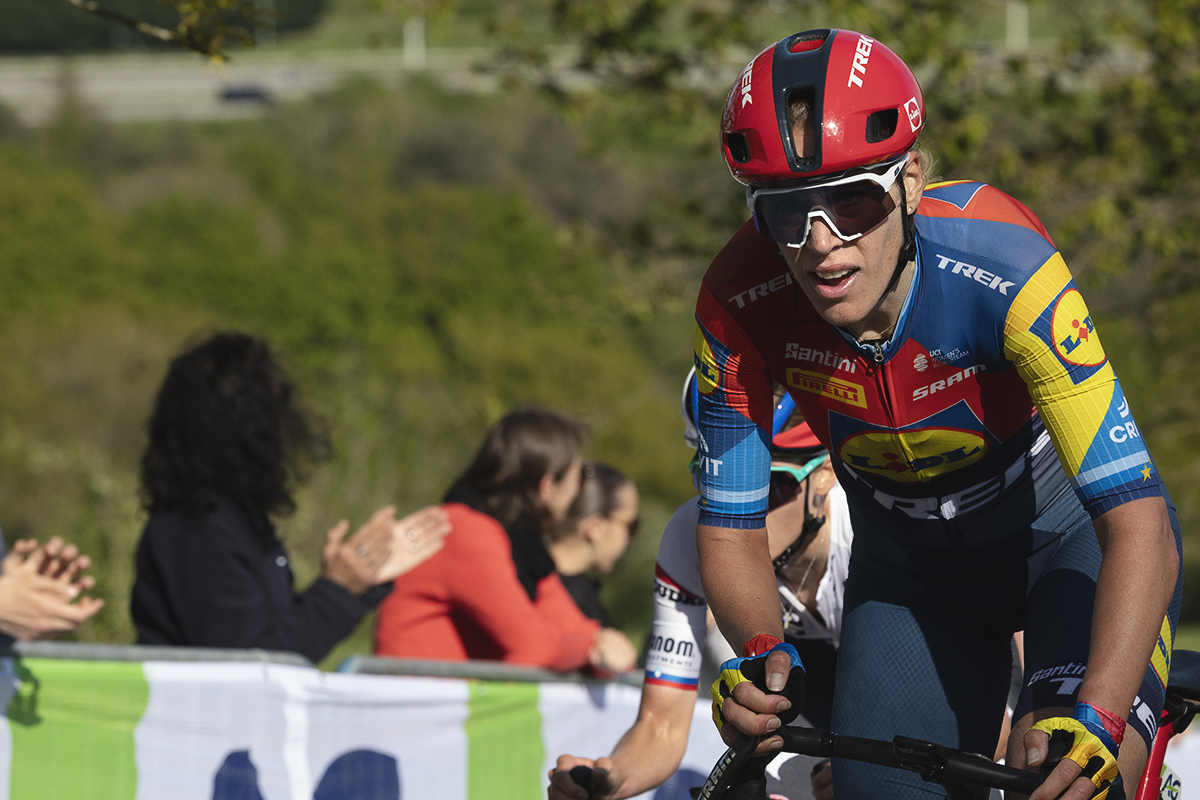 Liège Bastogne Liège Femmes 2025 - Ellen van Dijk tackles the climb of Côte de La Redoute