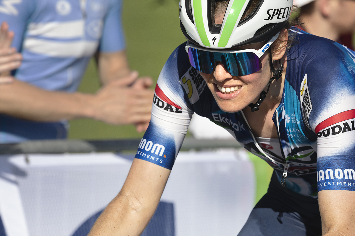 Liège Bastogne Liège Femmes 2025 - Julie Van de Velde on the climb of Côte de La Redoute