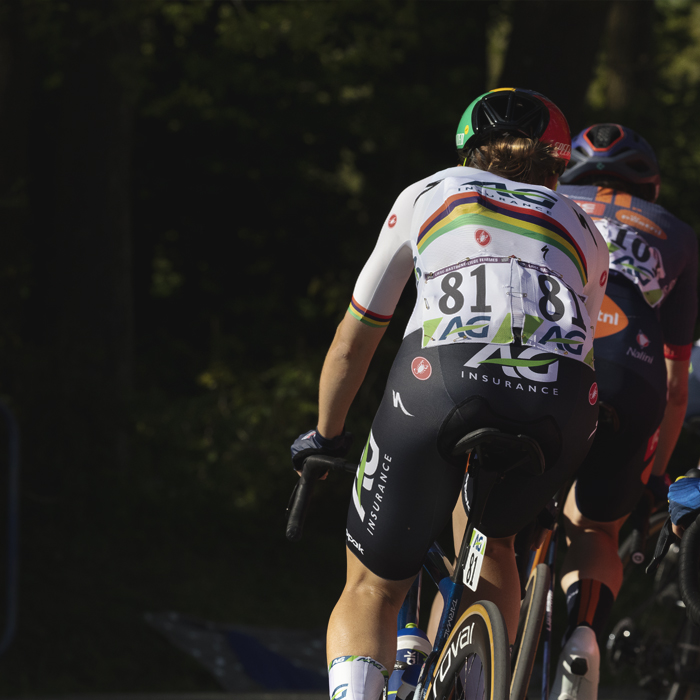Liège Bastogne Liège Femmes 2025 - Kimberley Le Court Pienaar rides away as she completes the climb at Côte de La Redoute