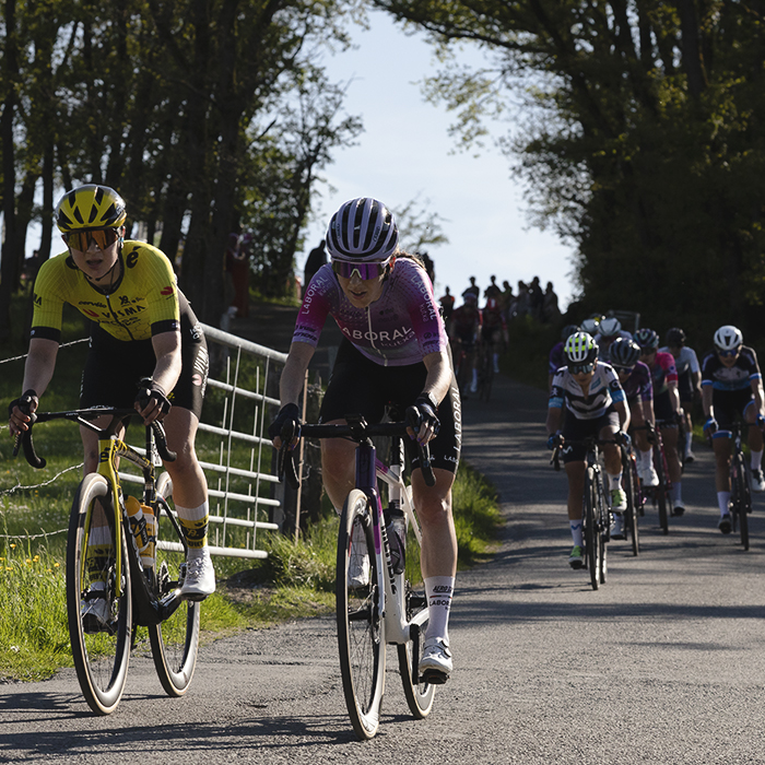 Liège Bastogne Liège Femmes 2025 - Maud Oudeman and Yuliia Biriukova take on the descent after Côte de la Redoute