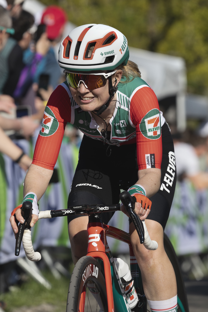 Liège Bastogne Liège Femmes 2025 - Simone Boilard wearing the changed Seven Eleven kit worn by Uno-X Mobility during the race