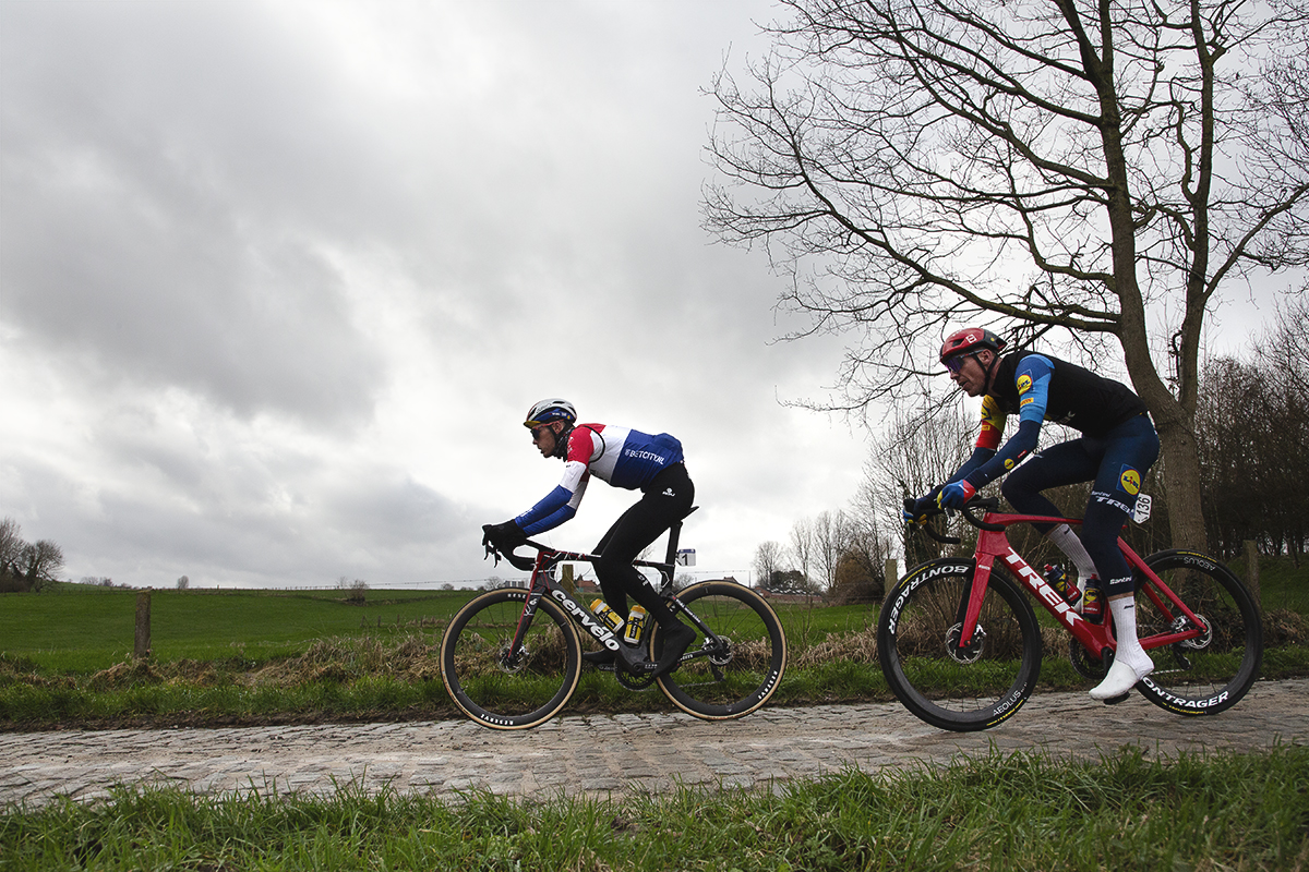 Omloop Het Nieuwsblad 2024 - Dylan van Baarle of Team Visma - Lease a Bike & Tim Declercq  of Lidl - Trek descend on Haaghoek