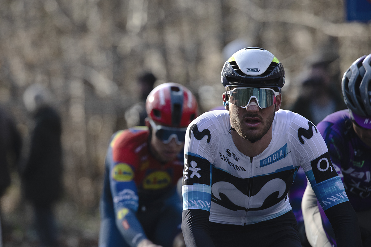 Omloop Nieuwsblad 2025 - Manlio Moro looks at the hill in front of him on the Bosberg