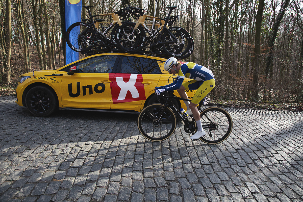 Omloop Nieuwsblad 2025 - Victor Vercouillie with an Uno-X Mobility team car on the Bosberg