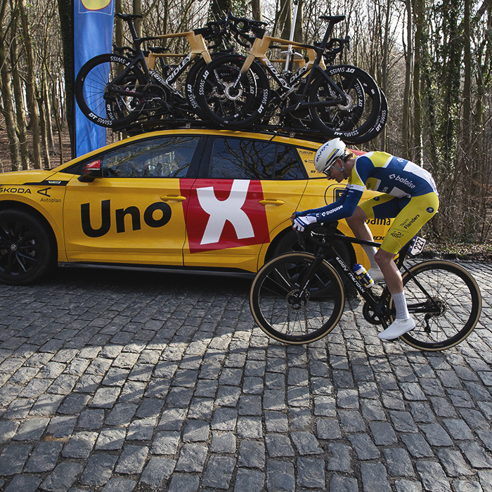 Omloop Nieuwsblad 2025 - Victor Vercouillie with an Uno-X Mobility team car on the Bosberg
