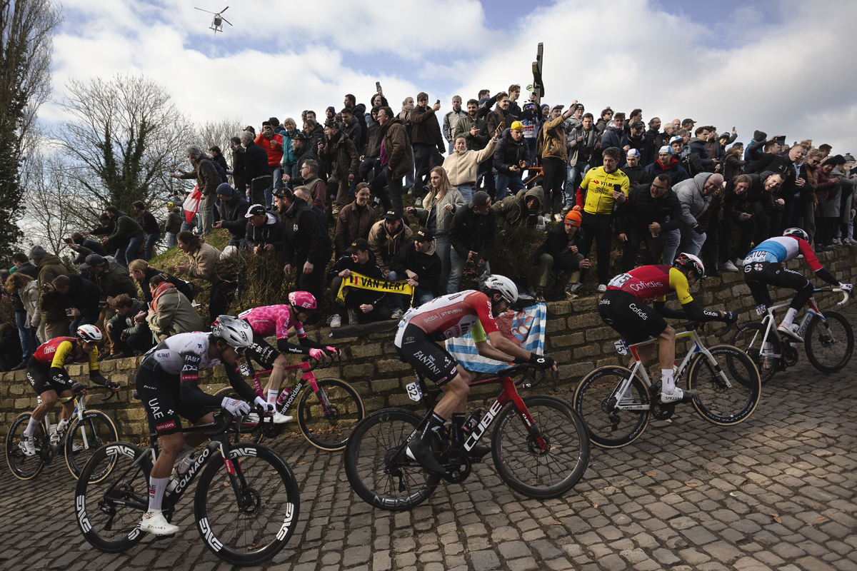 Omloop Nieuwsblad 2025 - Fans on the Muur van Geraardsbergen encourage the riders