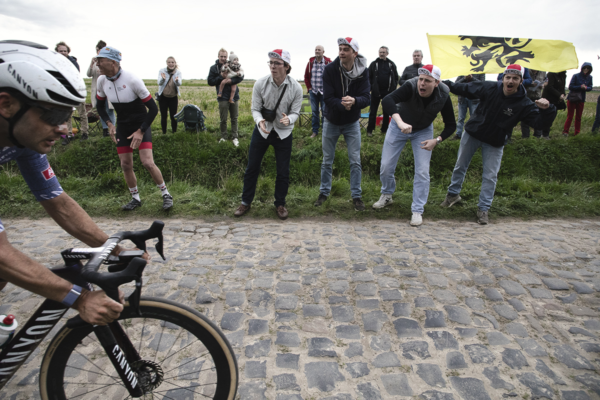 Paris Roubaix 2024 - Belgian fans fly a Flemish flag and provide enthusiastic support for riders on Carrefour de l’Arbre