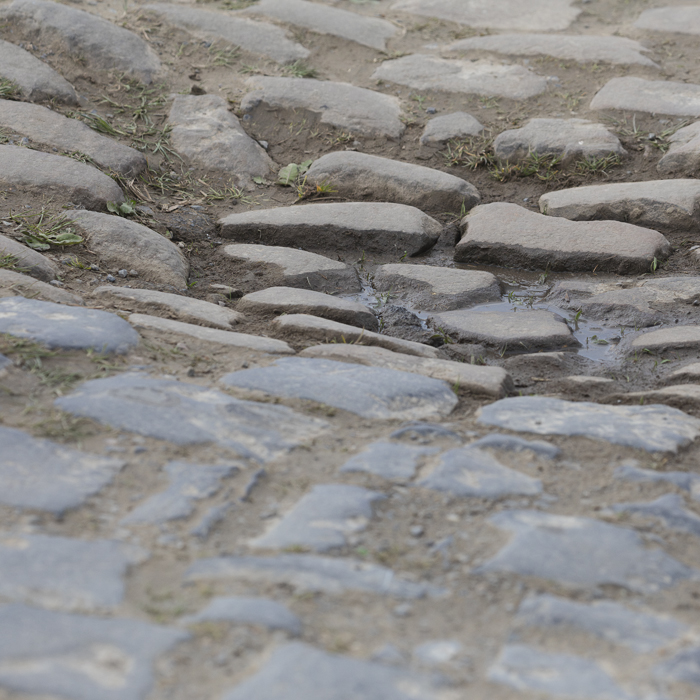 Paris Roubaix 2025 - A large rut in the cobbles of the Camphin-En-Pévèle sector