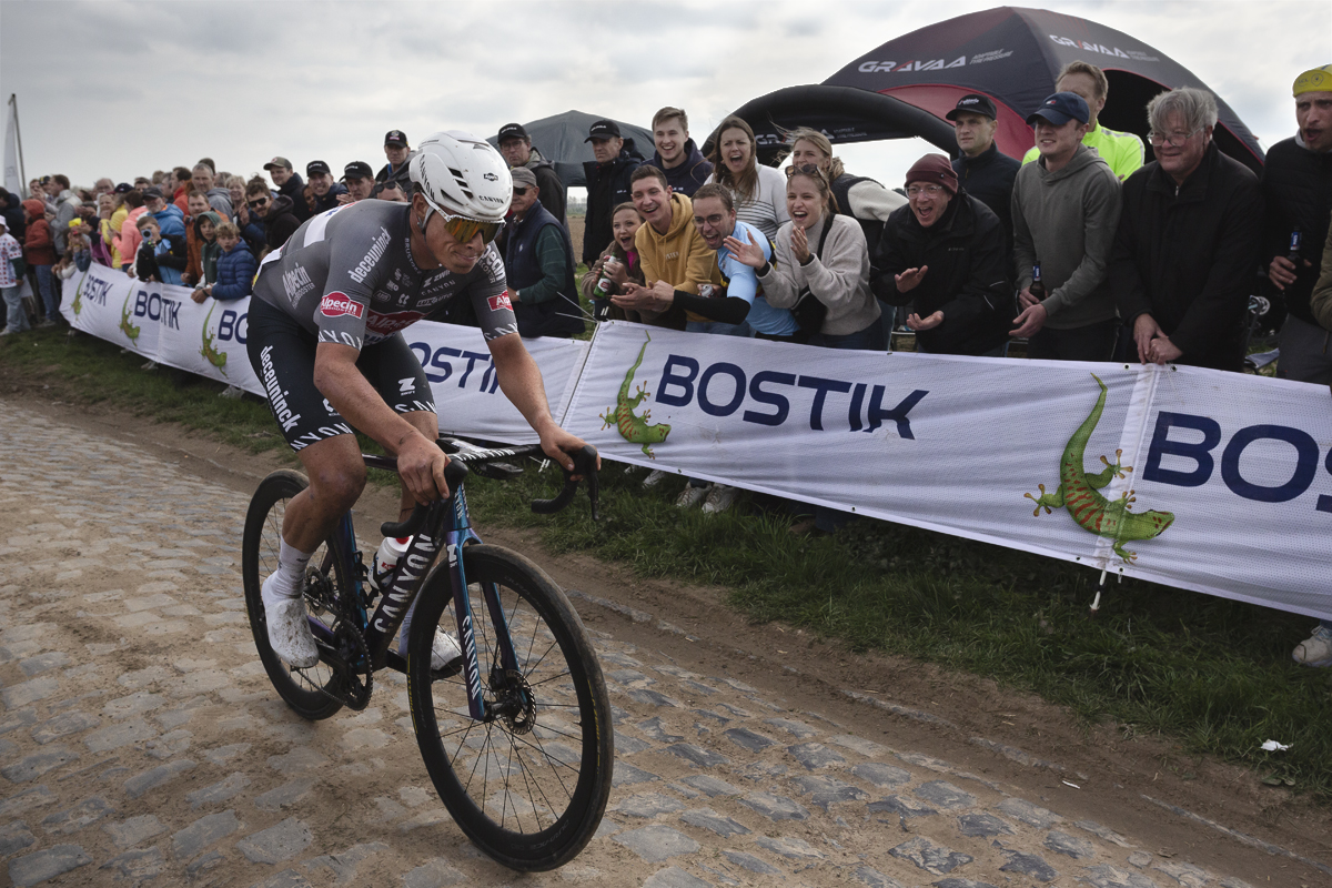 Paris Roubaix 2025 - Jasper Philipsen is cheered on by a large group of supporters