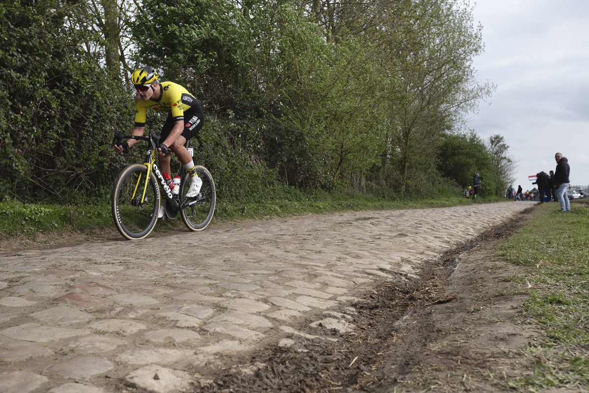 Paris Roubaix 2025 - Niklas Behrens of Team Visma - Lease a Bike on the cobbles