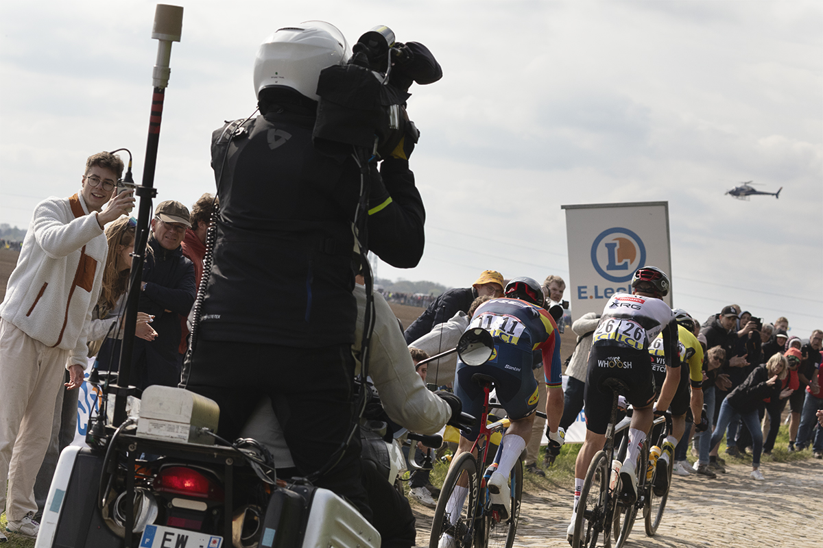 Paris Roubaix 2025 - Riders seen from behind as they tackle Carrefour De L’Arbre