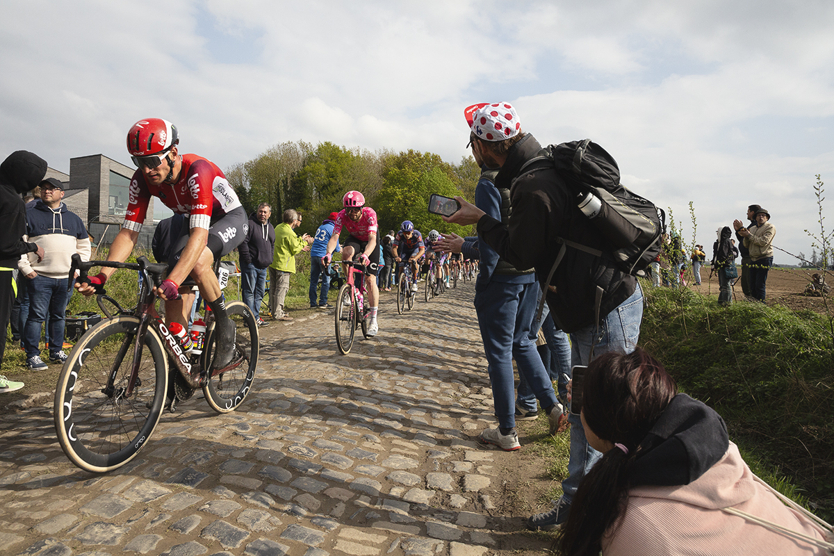 Paris Roubaix 2025 - Brent Van Moer of Lotto leads a group through a crowd lined sector