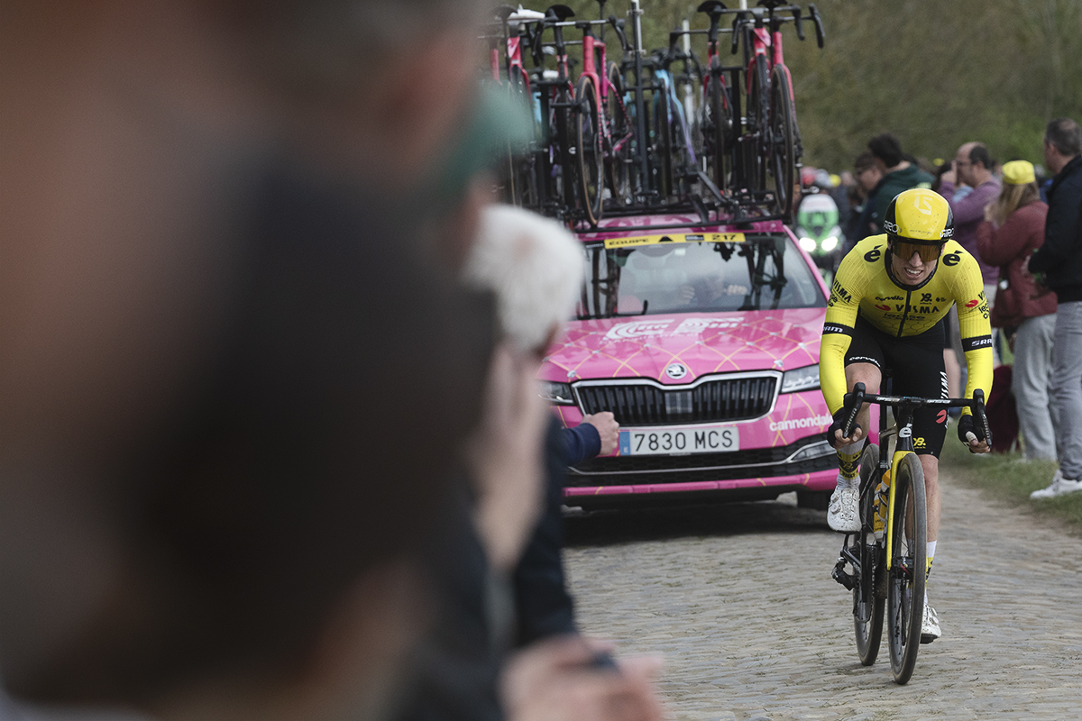 Paris Roubaix 2025 - Matthew Brennan followed by a team car as he tackles the cobbles