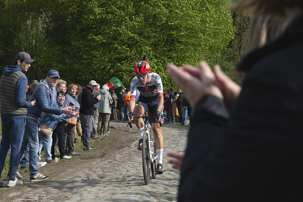 Paris Roubaix 2025 - Oier Lazkano is given enthusiastic support as he tackles the cobbles