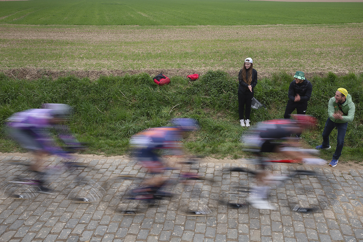 Paris Roubaix 2025 - Fans encourage the speeding riders onwards