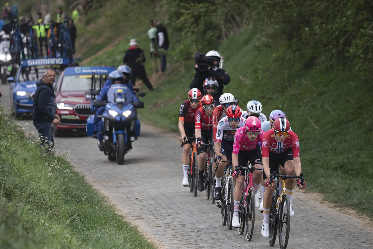 Paris Roubaix 2025 - The breakaway on Maing À Monchaux-Sur-Écaillon high banks to either side