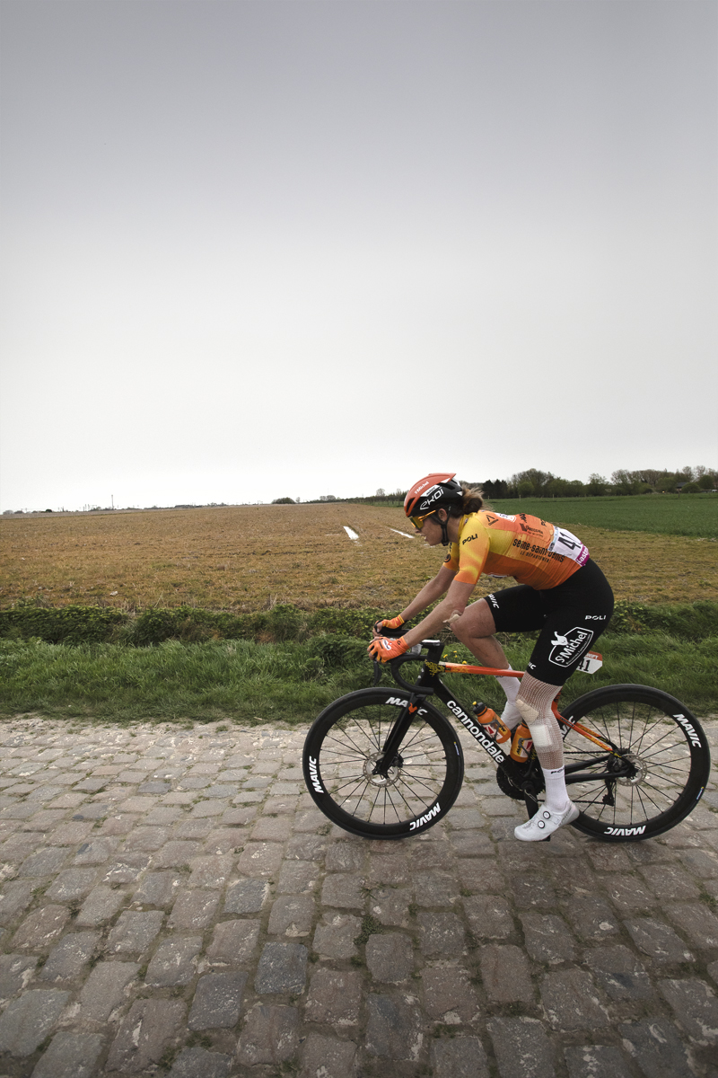 Paris Roubaix Femmes 2024 - Bourghelles à Wannehain, Alison Avoine of St Michel - Mavic - Auber93 WE
