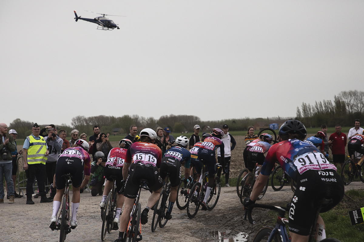 Paris Roubaix Femmes 2024 - Riders, filmed by a helicopter, corner on the Cysoing à Bourghelles sector